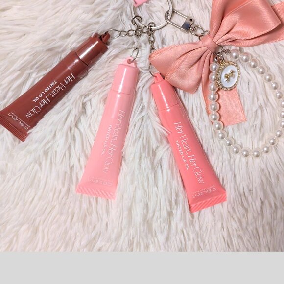 Tinted Lip Oil Trio on Keychain | w/ Detachable Pearl & Bow Charm - Picture 6 of 6